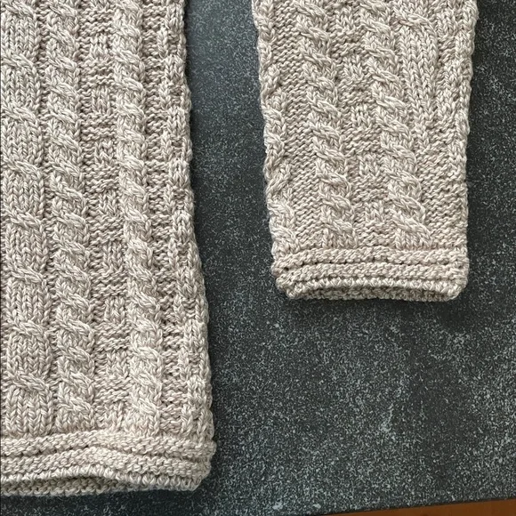 NWT Aran Cable Knit Sweater V-Neck Tan Women’s Size Medium (M) - Picture 15 of 16